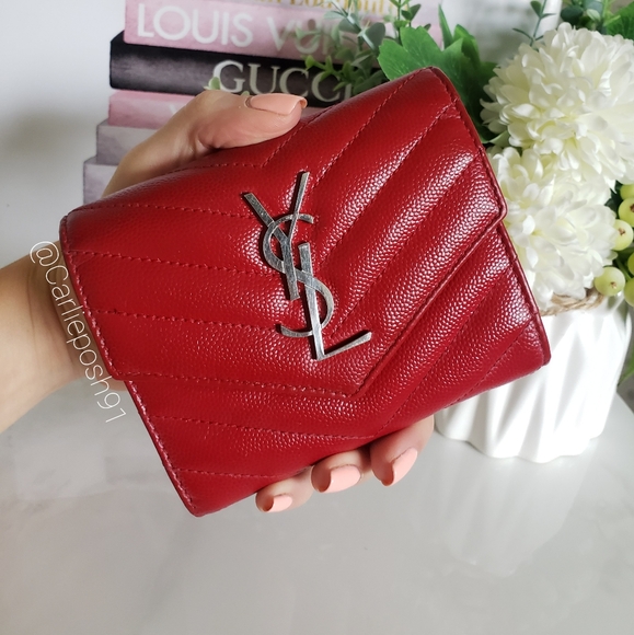 **SOLD** Authentic Pre-owned Yves Saint Laurent Grain De Poudre Compact Wallet - Picture 3 of 16